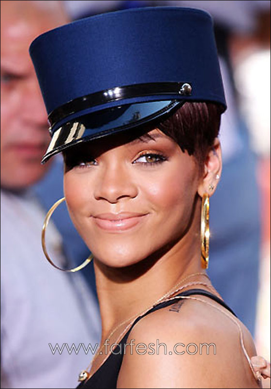 لماذا تصر ريهانا على وجود سرير في مواقع تصوير اغانيها؟! صورة رقم 1 لماذا تصر ريهانا على وجود سرير في مواقع تصوير اغانيها؟! صورة رقم 1