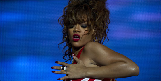 ريهانا: طفولتي الصعبة جعلتني انضج باكرا!! صورة رقم 3 ريهانا: طفولتي الصعبة جعلتني انضج باكرا!! صورة رقم 3