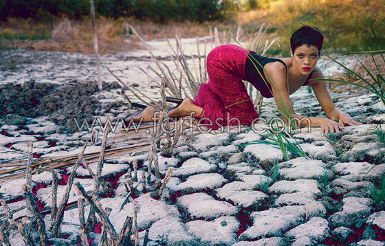 النجمة السمراء ريهانا تكشف عن جسدها المثير في ثوب رمادي! صورة رقم 7 النجمة السمراء ريهانا تكشف عن جسدها المثير في ثوب رمادي! صورة رقم 7