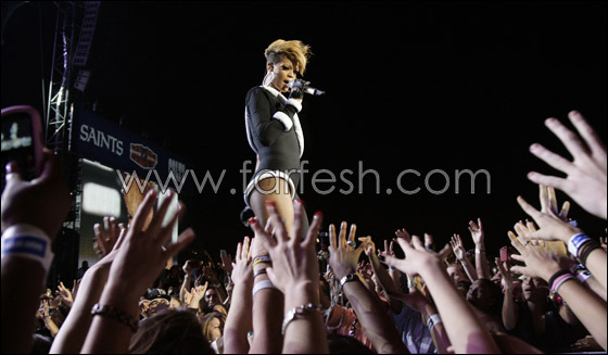 ريهانا اكثر اغراء في طلة ريهانا اكثر اغراء في طلة