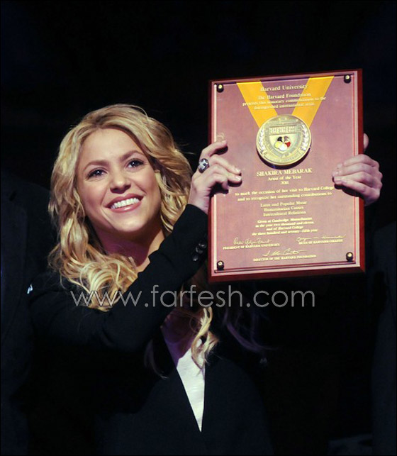 منح شاكيرا جائزة 