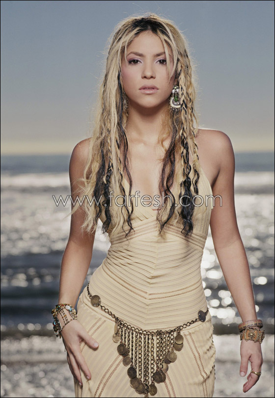 بالصور: شاكيرا تتفوق على ريهانا بالحركات الاباحية!  صورة رقم 16