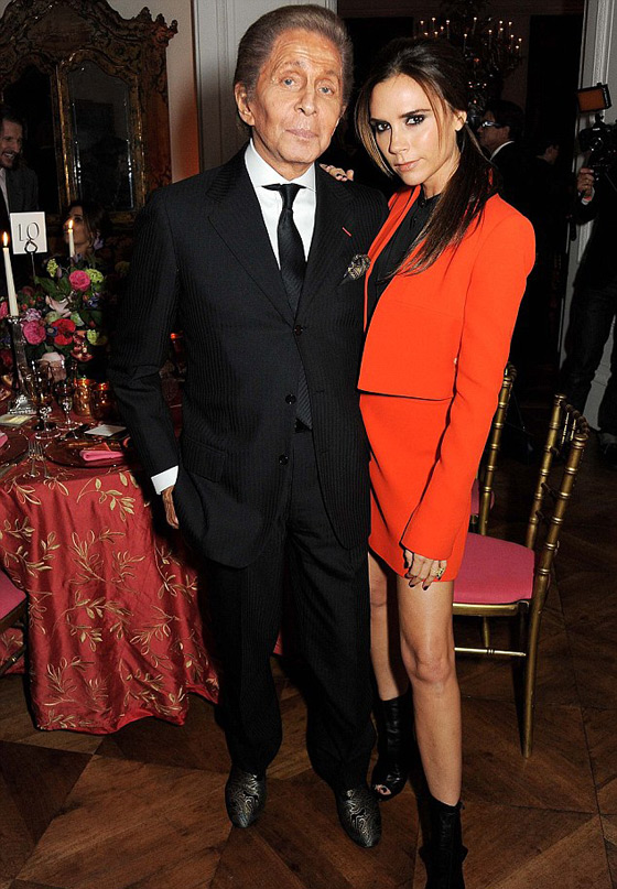 بالصور: فيكتوريا بيكهام تكشف عن قوامها في أزياء قصيرة! صورة رقم 3 بالصور: فيكتوريا بيكهام تكشف عن قوامها في أزياء قصيرة! صورة رقم 3