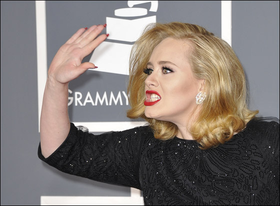 المغنية اديل تعين حارسة شخصية لها بأجر يبلغ 100 ألف جنيه سنوياً صورة رقم 7