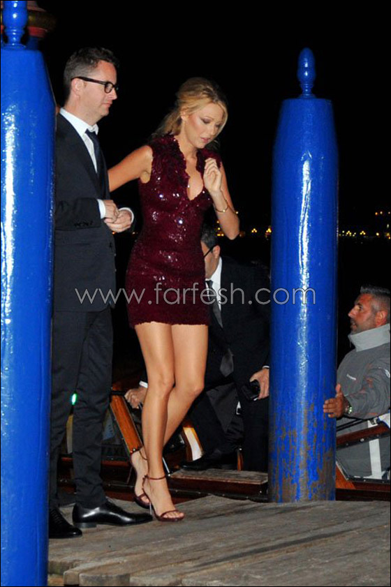 بسبب قصر وضيق الفستان: بليك ليفلي تحتاج للمساعدة! صورة رقم 2 بسبب قصر وضيق الفستان: بليك ليفلي تحتاج للمساعدة! صورة رقم 2