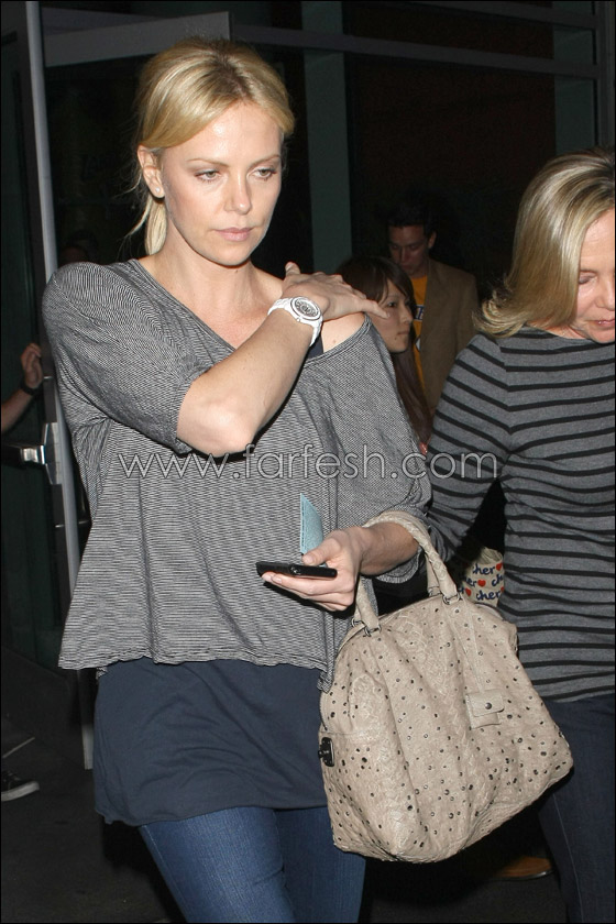 تشارليز ثيرون نادمة لانها لم تمثل افلام اباحية!  صورة رقم 6