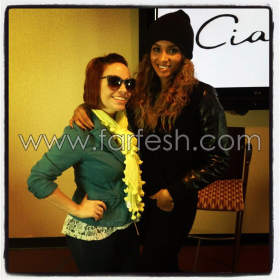 النجمة سيارا تشارك معجبيها بصور لها في البكيني الاحمر!  صورة رقم 3