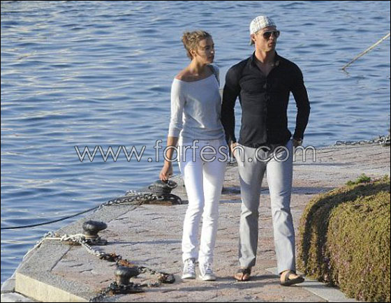 هربا من الصور المحرجة.. حبيبة رونالدو تغطي فستانها! صورة رقم 2 هربا من الصور المحرجة.. حبيبة رونالدو تغطي فستانها! صورة رقم 2