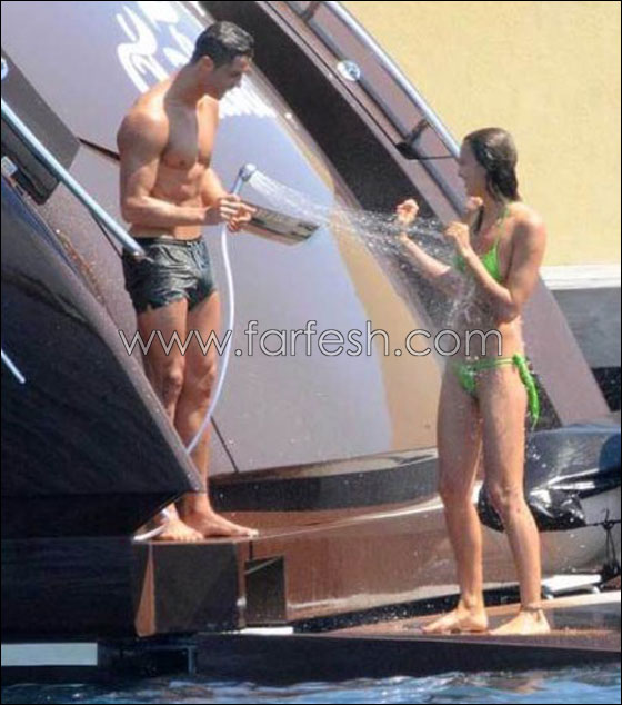 هربا من الصور المحرجة.. حبيبة رونالدو تغطي فستانها! صورة رقم 4 هربا من الصور المحرجة.. حبيبة رونالدو تغطي فستانها! صورة رقم 4