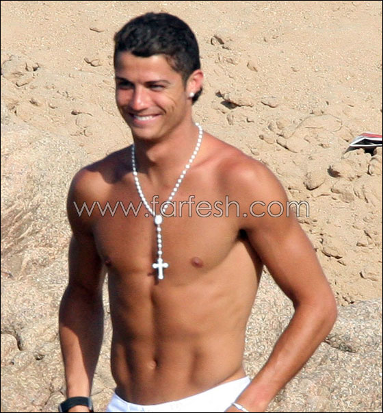 هربا من الصور المحرجة.. حبيبة رونالدو تغطي فستانها! صورة رقم 3 هربا من الصور المحرجة.. حبيبة رونالدو تغطي فستانها! صورة رقم 3