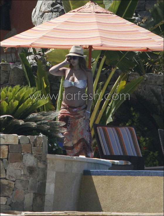 مع اقتراب ولادتها.. جيسيكا على شواطئ المكسيك بالبكيني صورة رقم 1 مع اقتراب ولادتها.. جيسيكا على شواطئ المكسيك بالبكيني صورة رقم 1