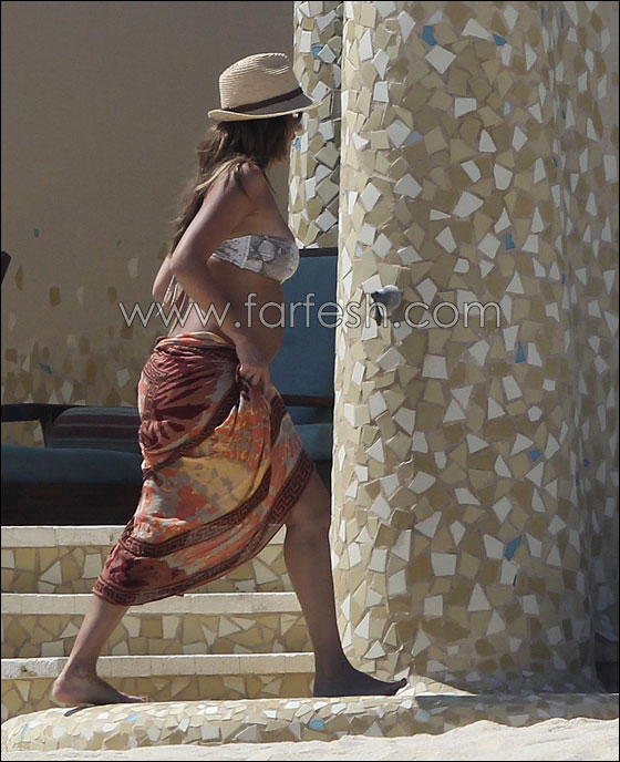 مع اقتراب ولادتها.. جيسيكا على شواطئ المكسيك بالبكيني صورة رقم 23 مع اقتراب ولادتها.. جيسيكا على شواطئ المكسيك بالبكيني صورة رقم 23