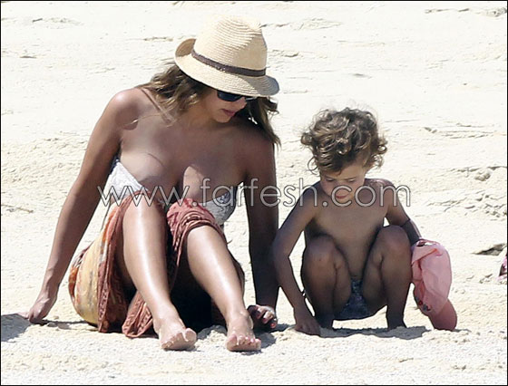 مع اقتراب ولادتها.. جيسيكا على شواطئ المكسيك بالبكيني صورة رقم 21 مع اقتراب ولادتها.. جيسيكا على شواطئ المكسيك بالبكيني صورة رقم 21