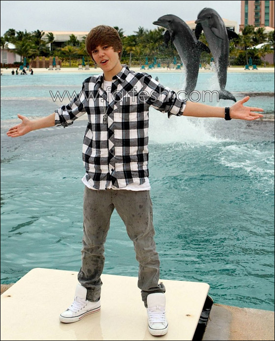 جاستن بيبر وسيلينا غوميز يتبادلون القبل الحارة صورة رقم 17 جاستن بيبر وسيلينا غوميز يتبادلون القبل الحارة صورة رقم 17