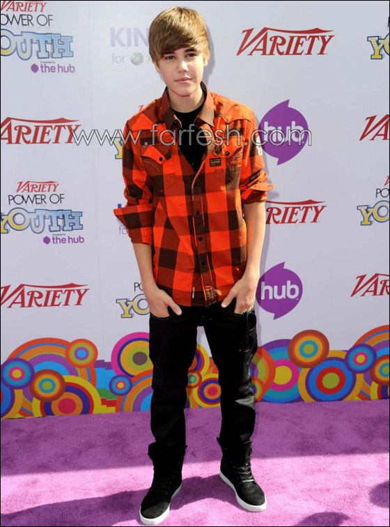 جاستن بيبر وسيلينا غوميز يتبادلون القبل الحارة صورة رقم 15 جاستن بيبر وسيلينا غوميز يتبادلون القبل الحارة صورة رقم 15