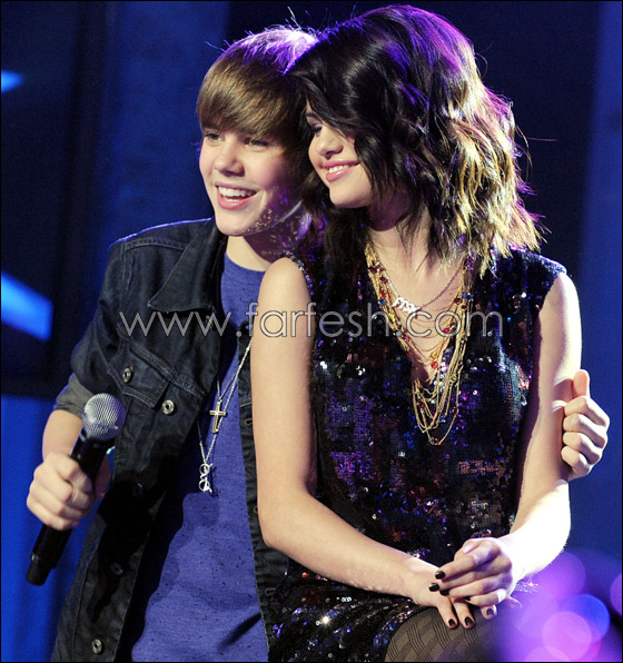 جاستن بيبر وسيلينا غوميز يتبادلون القبل الحارة صورة رقم 3 جاستن بيبر وسيلينا غوميز يتبادلون القبل الحارة صورة رقم 3