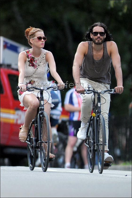 كاتي بيري وزوجها راشيل براند في رحلة رومانسية على الدراجات!  صورة رقم 9