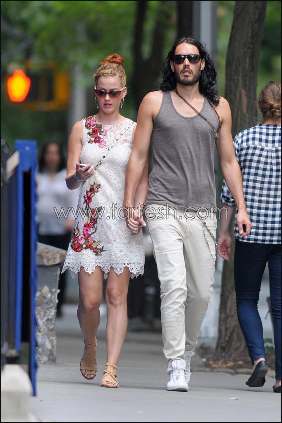 كاتي بيري وزوجها راشيل براند في رحلة رومانسية على الدراجات!  صورة رقم 6