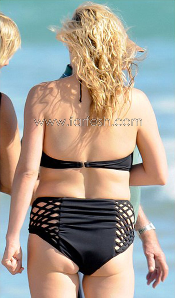 كيشا تبرز انوثتها في بكيني اسود بخصر عال بشواطئ استراليا  صورة رقم 9