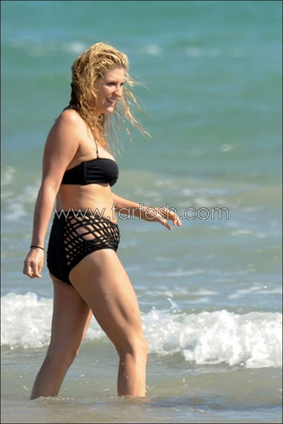 كيشا تبرز انوثتها في بكيني اسود بخصر عال بشواطئ استراليا  صورة رقم 7