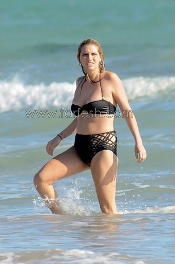 كيشا تبرز انوثتها في بكيني اسود بخصر عال بشواطئ استراليا  صورة رقم 12