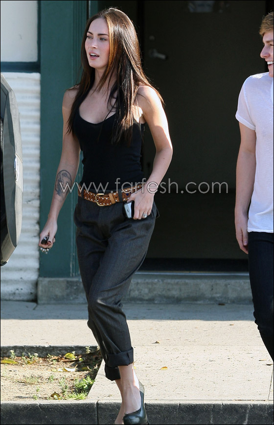 أكثر فنانة مثيرة لهذا العام ترتدي سروالا رجاليا!! صورة رقم 2 أكثر فنانة مثيرة لهذا العام ترتدي سروالا رجاليا!! صورة رقم 2