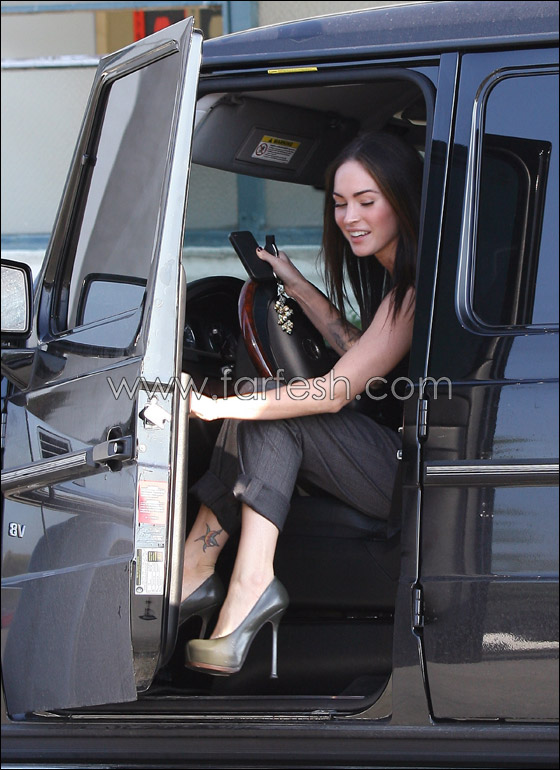 أكثر فنانة مثيرة لهذا العام ترتدي سروالا رجاليا!! صورة رقم 5 أكثر فنانة مثيرة لهذا العام ترتدي سروالا رجاليا!! صورة رقم 5