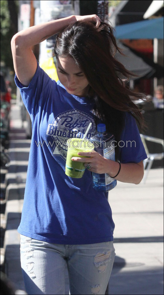 فوكس تثير الجدل بصورتها المثيرة مع الرجل العاري!    صورة رقم 16