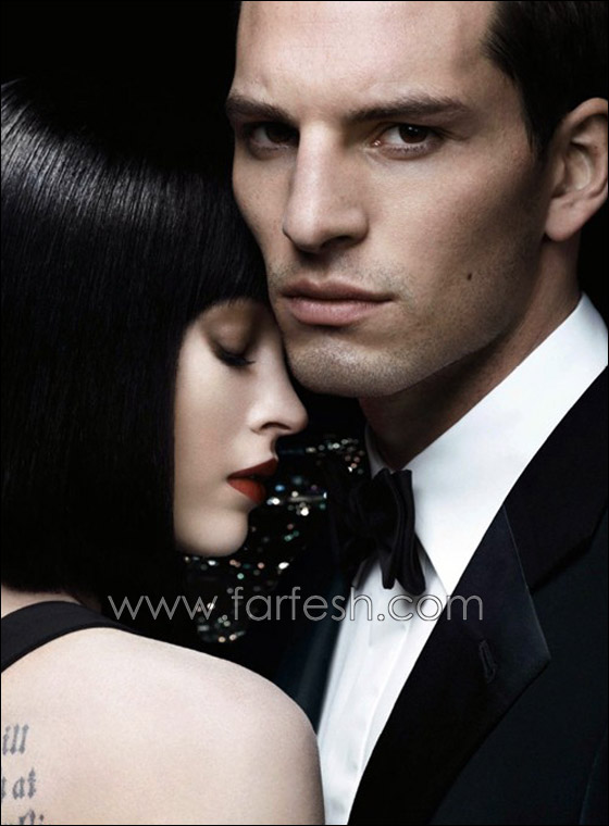 فوكس تثير الجدل بصورتها المثيرة مع الرجل العاري!    صورة رقم 3