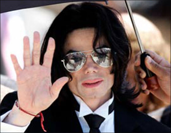 قفاز وقبعة الراحل مايكل جاكسون يباعون بـ402 الف دولار!! صورة رقم 5 قفاز وقبعة الراحل مايكل جاكسون يباعون بـ402 الف دولار!! صورة رقم 5