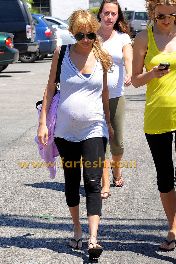 فيل ضخم يحضر حفل زفاف نيكول ريتشي!! صورة رقم 3 فيل ضخم يحضر حفل زفاف نيكول ريتشي!! صورة رقم 3