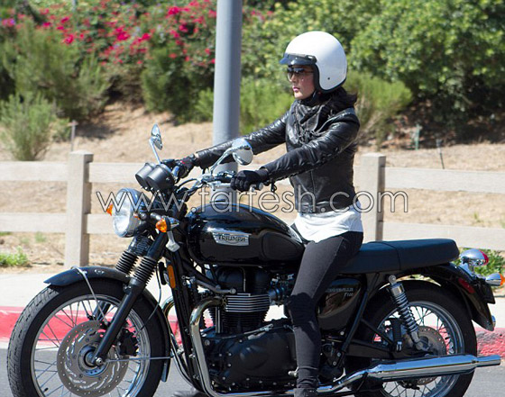 بالصور: فستان اوليفيا مون يلفت الانظار في حفل الايمي!  صورة رقم 7