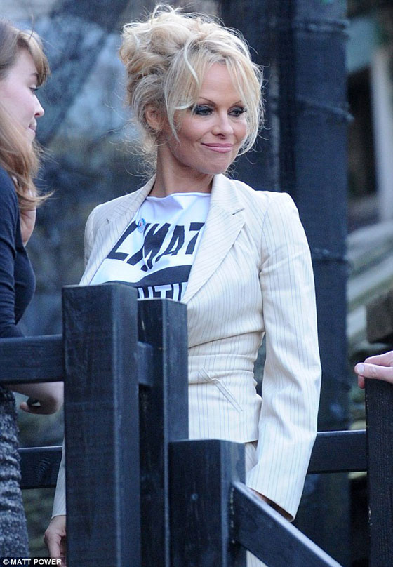  باميلا أندرسون ترغب في استخدام شهرتها من اجل ماذا؟!  صورة رقم 1