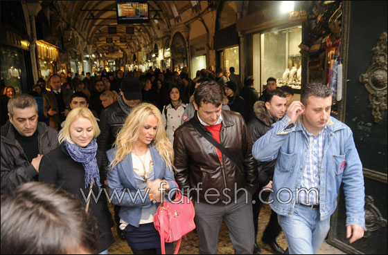 لماذا حثت باميلا اندرسون الاتراك على اخصاء حيواناتهم الاليفة؟!  صورة رقم 3