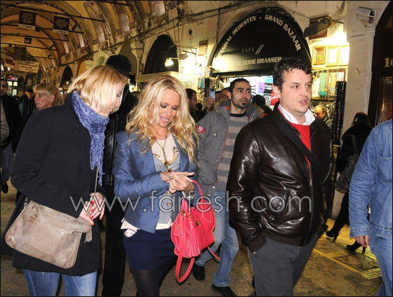 لماذا حثت باميلا اندرسون الاتراك على اخصاء حيواناتهم الاليفة؟!  صورة رقم 2