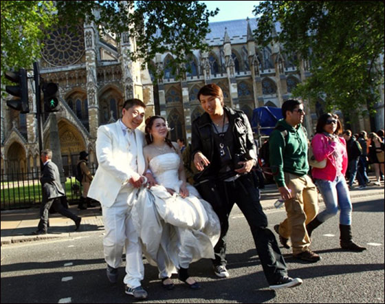 مسلسلات اون لاين ينقل لكم احدث الصور لتوافد أهم الشخصيات للزفاف الملكي  صورة رقم 44