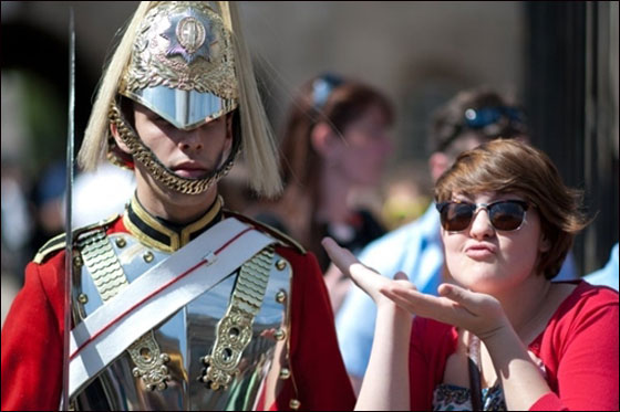 مسلسلات اون لاين ينقل لكم احدث الصور لتوافد أهم الشخصيات للزفاف الملكي  صورة رقم 46