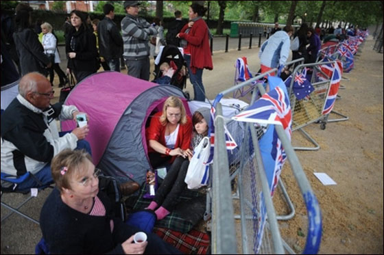 مسلسلات اون لاين ينقل لكم احدث الصور لتوافد أهم الشخصيات للزفاف الملكي  صورة رقم 33