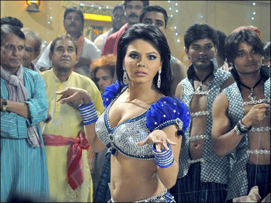 فنانة هندية تسبب المشاكل لهيفاء وهبي بسبب الشبه الكبير بينهما!  صورة رقم 1