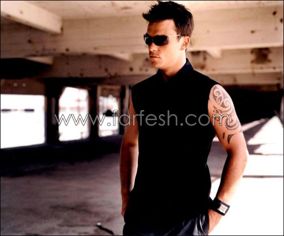 روبي ويليامز لا يستطيع السيطرة على نفسه امام كايلي وهي منزوعة! صورة رقم 3 روبي ويليامز لا يستطيع السيطرة على نفسه امام كايلي وهي منزوعة! صورة رقم 3