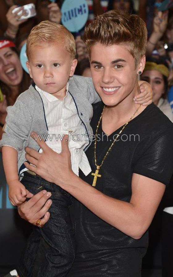 سيلينا غوميز تسرق الانظار بفستانها رغم وقوفها بدون حبيبها صورة رقم 20 سيلينا غوميز تسرق الانظار بفستانها رغم وقوفها بدون حبيبها صورة رقم 20