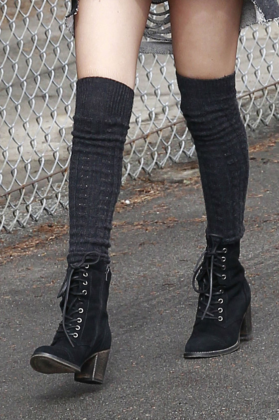 سيلينا غوميز تتنقل بشوارع لوس أنجلوس بفستان واسع صورة رقم 4 سيلينا غوميز تتنقل بشوارع لوس أنجلوس بفستان واسع صورة رقم 4