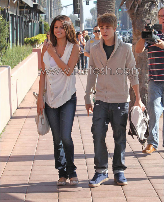 سيلينا غوميز توقع جماهيرها في مقالب مضحكة!  صورة رقم 25