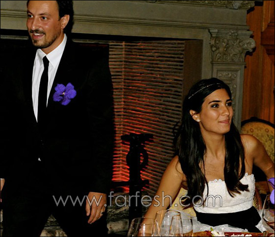 لأول مرة بعد ولادتهما.. عدسات المصورين تلتقط صور لتوأم 