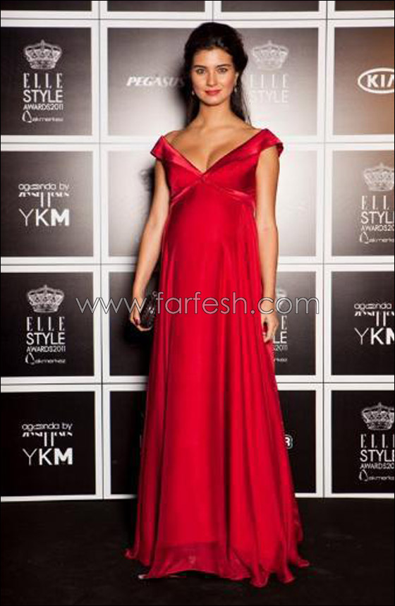 لأول مرة بعد ولادتهما.. عدسات المصورين تلتقط صور لتوأم 