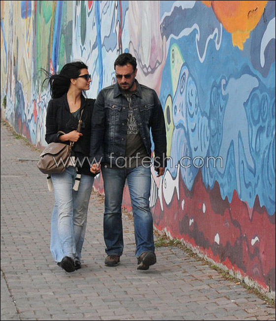 لأول مرة بعد ولادتهما.. عدسات المصورين تلتقط صور لتوأم 