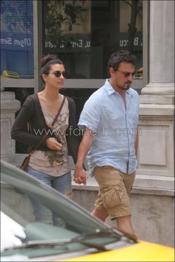 لأول مرة بعد ولادتهما.. عدسات المصورين تلتقط صور لتوأم 