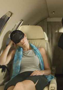 حاخام يهودي يتحرش بشكل فاحش بجندية على متن طائرة.. مرتين!! صورة رقم 1