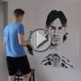بالفيديو: شاب يرسم صورة ميسي بحذاء وسروال داخلي!  