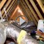 انفصلت عن حبيبها من 12 عاما.. تتفاجأ بأنه يقيم في علية منزلها 